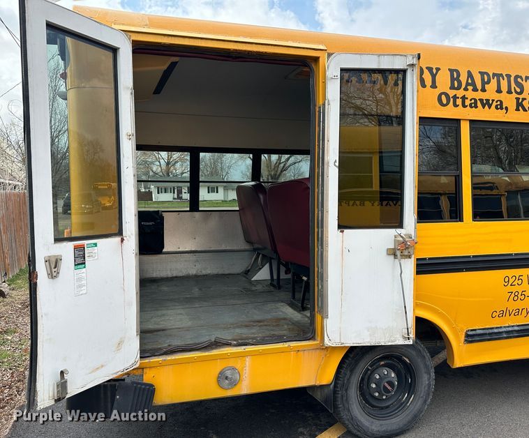 image for item DR5122 1999 GMC Savana 3500  school bus