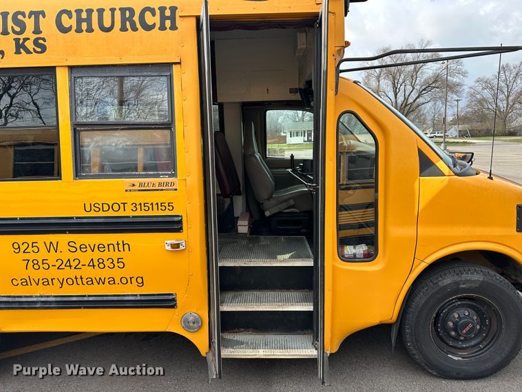 image for item DR5122 1999 GMC Savana 3500  school bus