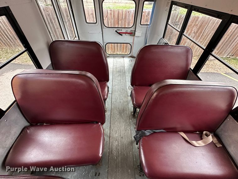 image for item DR5122 1999 GMC Savana 3500  school bus