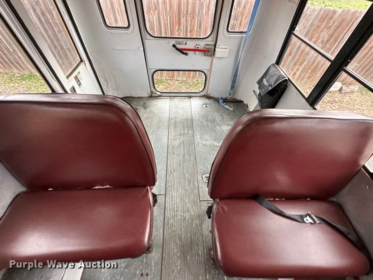 image for item DR5122 1999 GMC Savana 3500  school bus