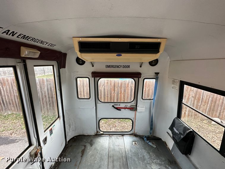 image for item DR5122 1999 GMC Savana 3500  school bus