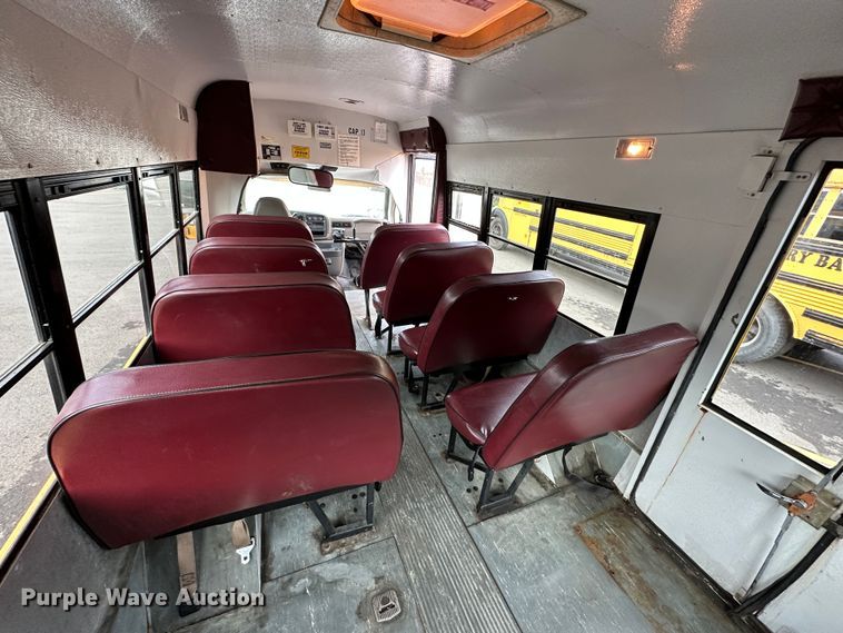 image for item DR5122 1999 GMC Savana 3500  school bus