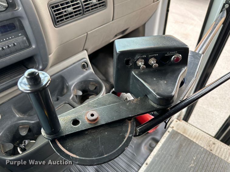 image for item DR5122 1999 GMC Savana 3500  school bus