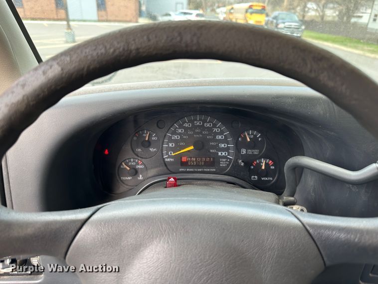 image for item DR5122 1999 GMC Savana 3500  school bus