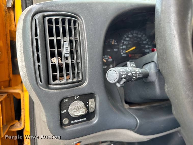 image for item DR5122 1999 GMC Savana 3500  school bus