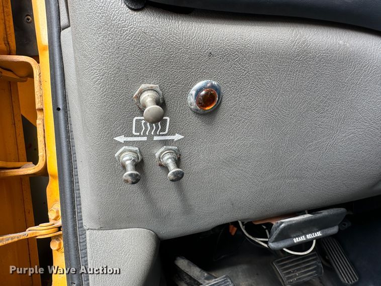 image for item DR5122 1999 GMC Savana 3500  school bus