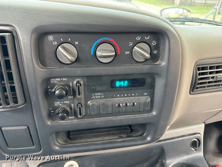 image for item DR5122 1999 GMC Savana 3500  school bus