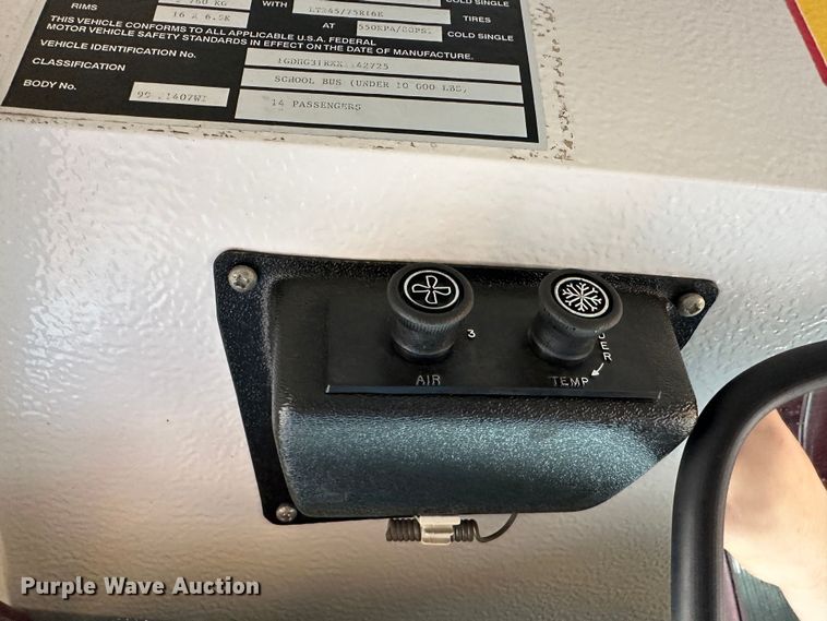 image for item DR5122 1999 GMC Savana 3500  school bus