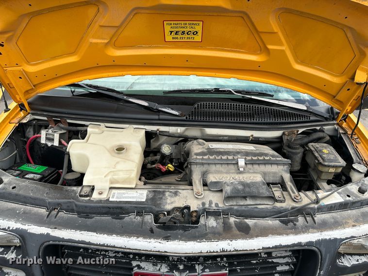 image for item DR5122 1999 GMC Savana 3500  school bus