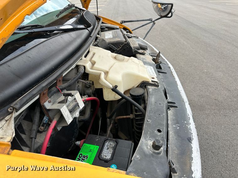 image for item DR5122 1999 GMC Savana 3500  school bus