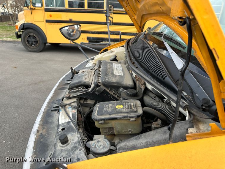 image for item DR5122 1999 GMC Savana 3500  school bus