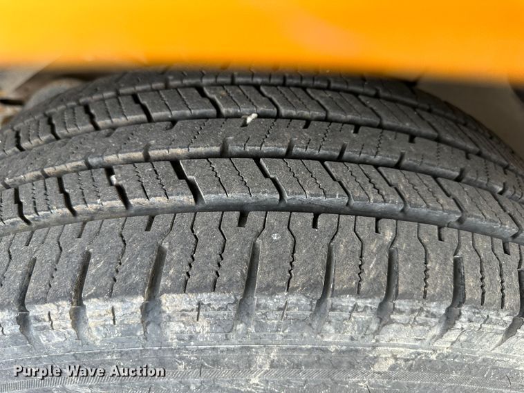 image for item DR5122 1999 GMC Savana 3500  school bus