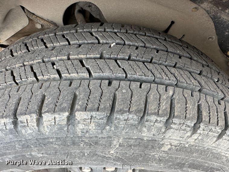 image for item DR5122 1999 GMC Savana 3500  school bus