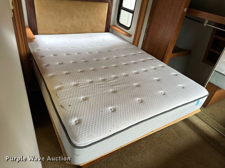 image for item DR5129 2010 Jayco Recon  camper