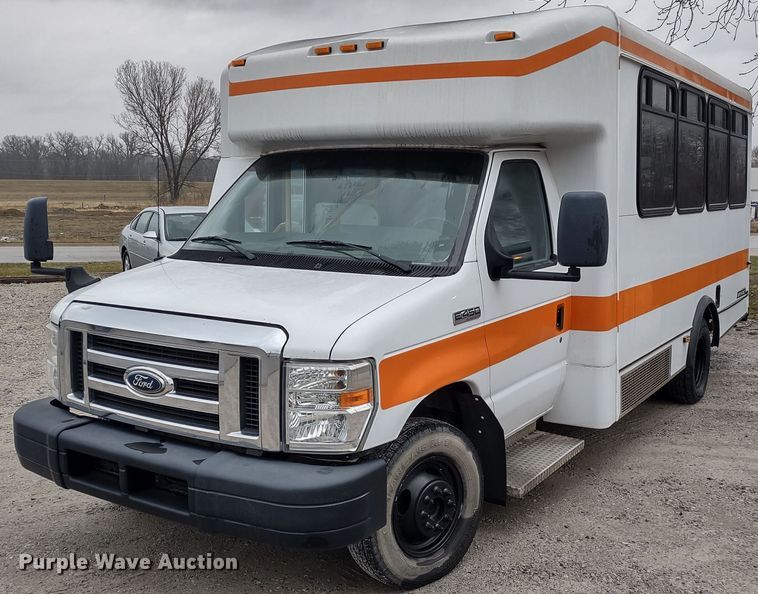 image for item DR8282 2015 Ford E450 Super Duty El Dorado  shuttle bus