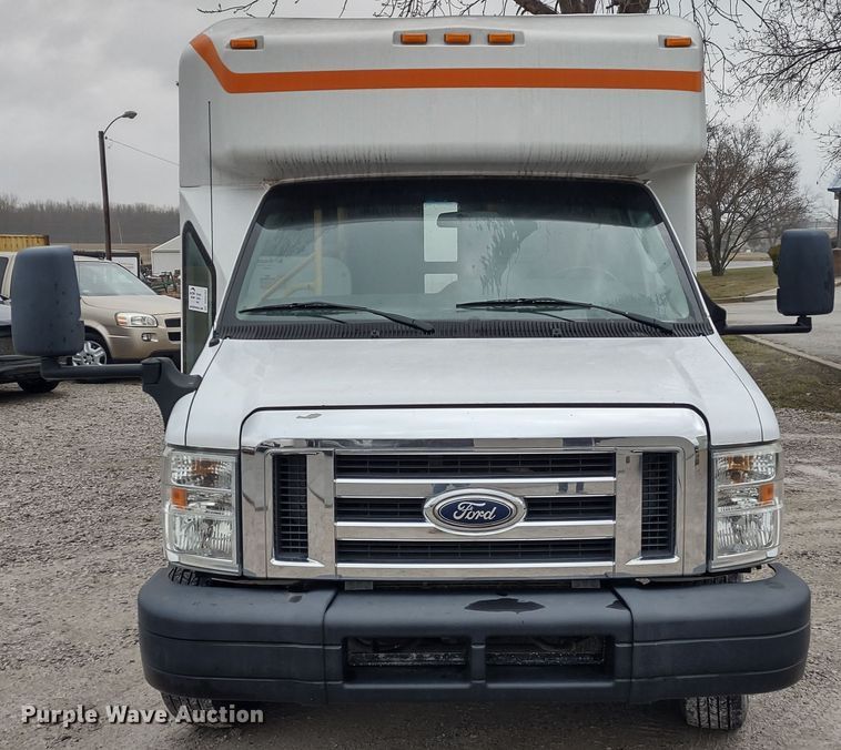 image for item DR8282 2015 Ford E450 Super Duty El Dorado  shuttle bus