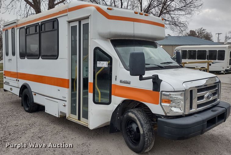 image for item DR8282 2015 Ford E450 Super Duty El Dorado  shuttle bus