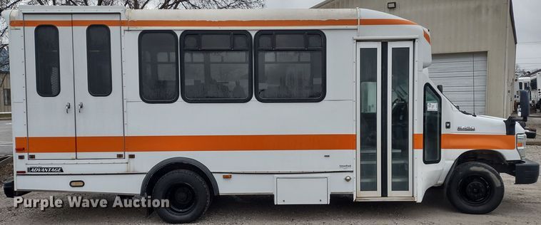 image for item DR8282 2015 Ford E450 Super Duty El Dorado  shuttle bus