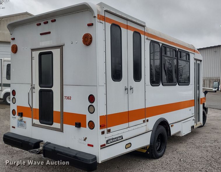 image for item DR8282 2015 Ford E450 Super Duty El Dorado  shuttle bus