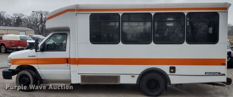 image for item DR8282 2015 Ford E450 Super Duty El Dorado  shuttle bus