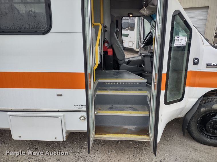 image for item DR8282 2015 Ford E450 Super Duty El Dorado  shuttle bus