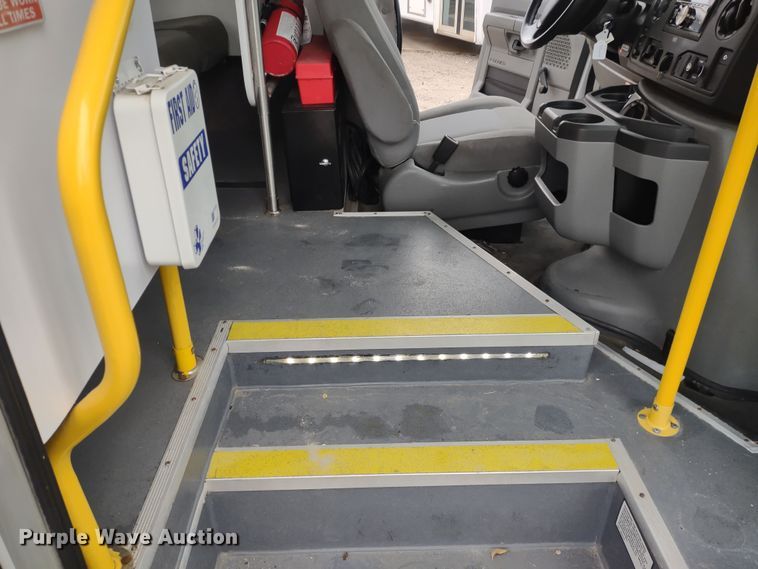 image for item DR8282 2015 Ford E450 Super Duty El Dorado  shuttle bus