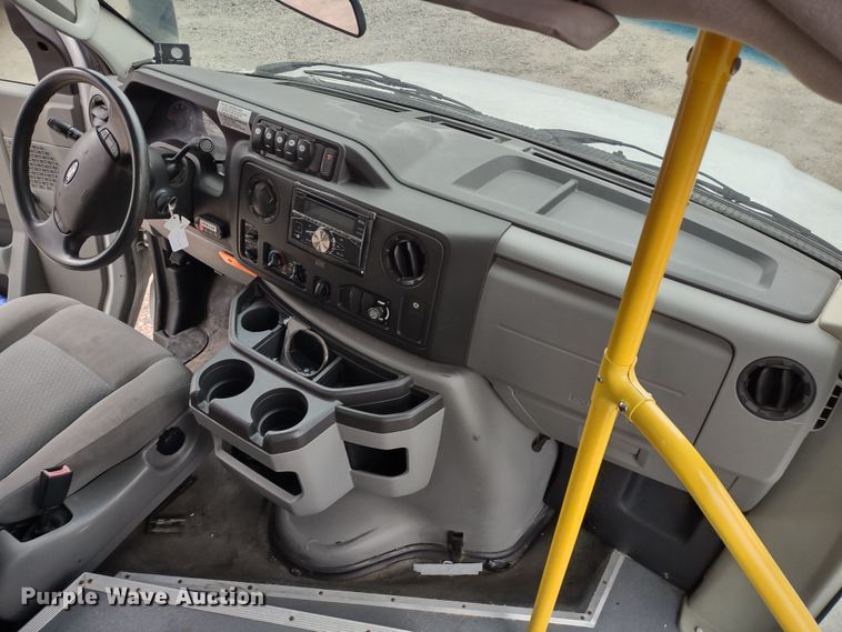 image for item DR8282 2015 Ford E450 Super Duty El Dorado  shuttle bus