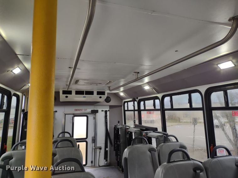image for item DR8282 2015 Ford E450 Super Duty El Dorado  shuttle bus