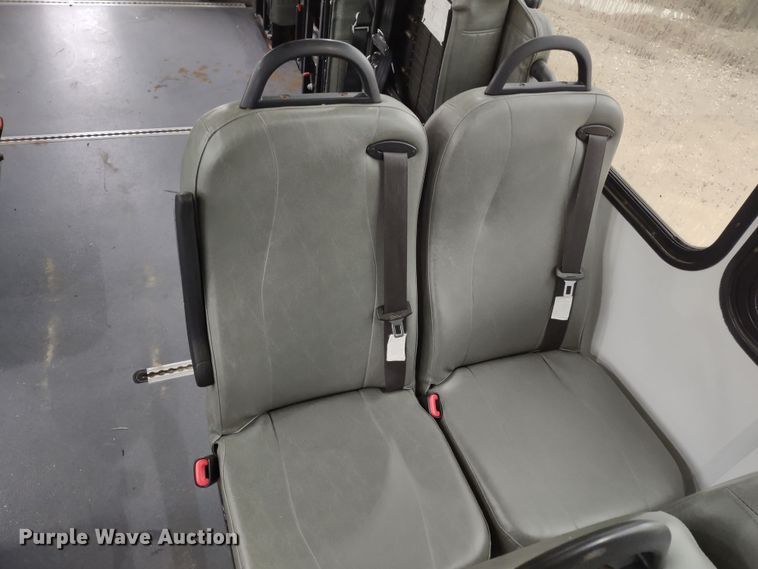 image for item DR8282 2015 Ford E450 Super Duty El Dorado  shuttle bus