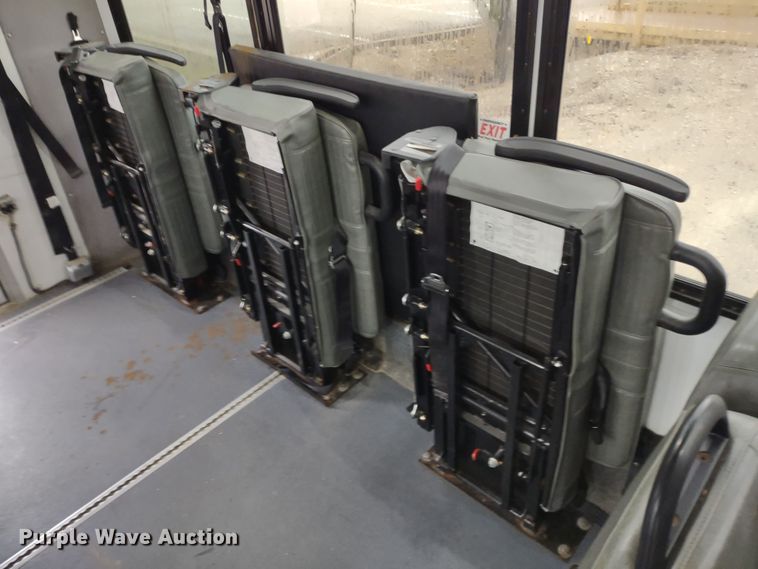 image for item DR8282 2015 Ford E450 Super Duty El Dorado  shuttle bus