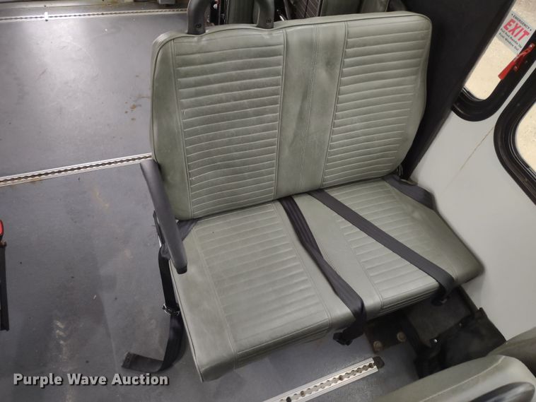 image for item DR8282 2015 Ford E450 Super Duty El Dorado  shuttle bus