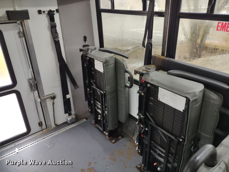 image for item DR8282 2015 Ford E450 Super Duty El Dorado  shuttle bus