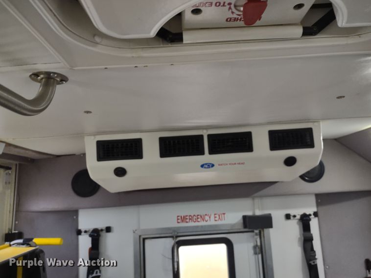 image for item DR8282 2015 Ford E450 Super Duty El Dorado  shuttle bus