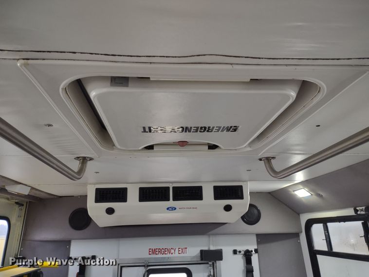 image for item DR8282 2015 Ford E450 Super Duty El Dorado  shuttle bus