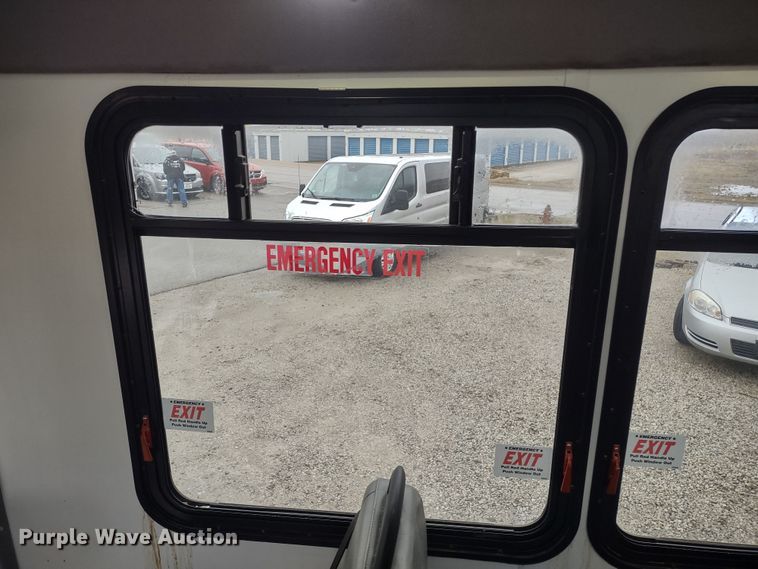 image for item DR8282 2015 Ford E450 Super Duty El Dorado  shuttle bus