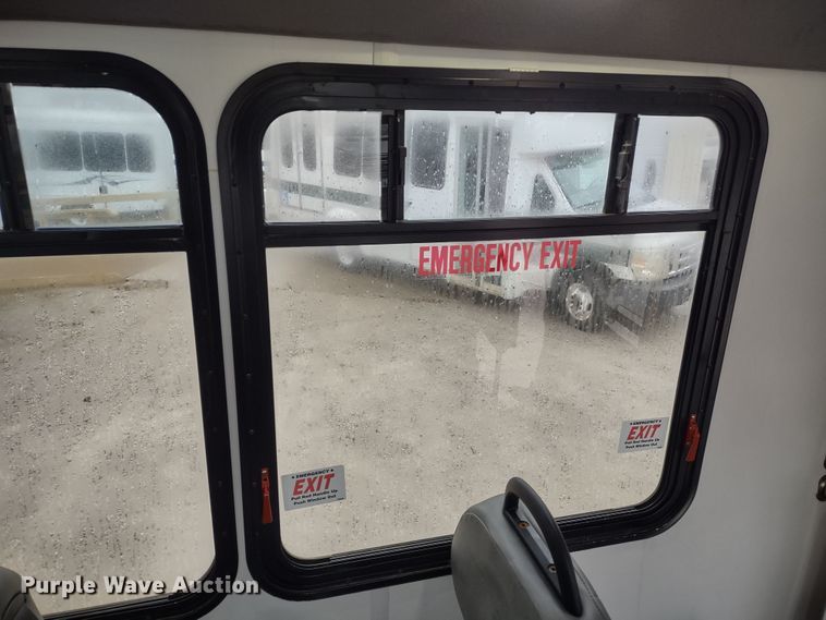 image for item DR8282 2015 Ford E450 Super Duty El Dorado  shuttle bus