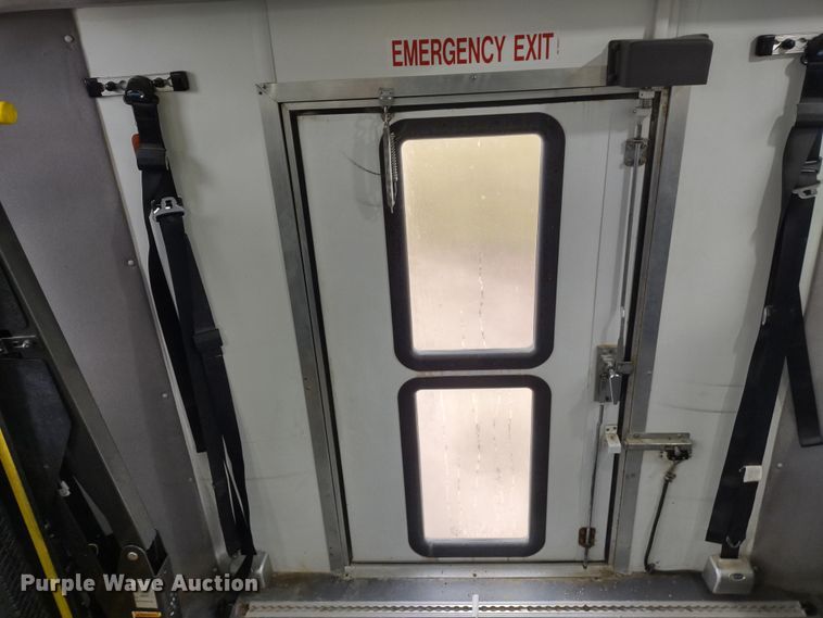 image for item DR8282 2015 Ford E450 Super Duty El Dorado  shuttle bus