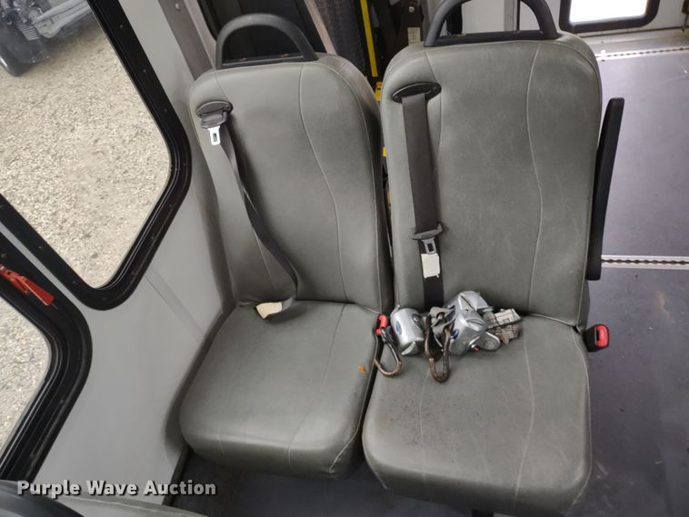 image for item DR8282 2015 Ford E450 Super Duty El Dorado  shuttle bus