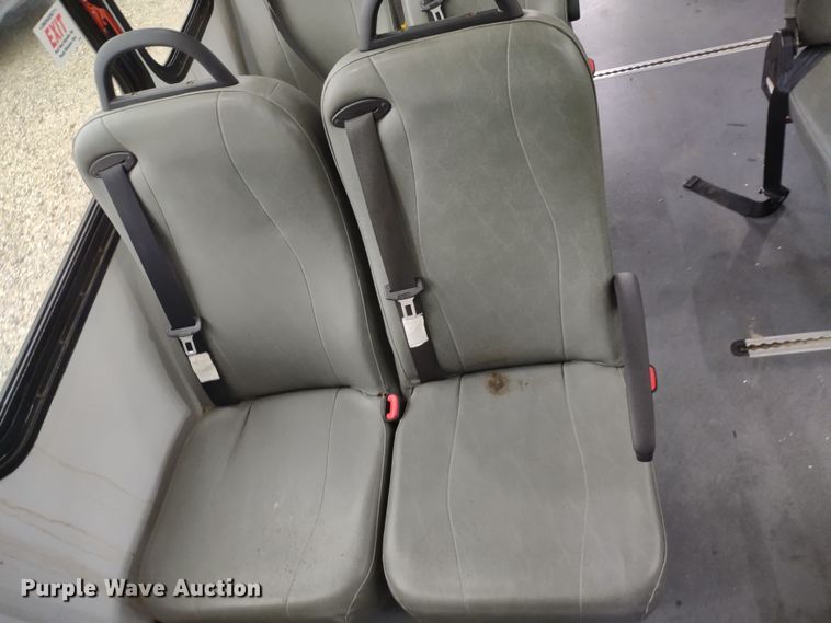 image for item DR8282 2015 Ford E450 Super Duty El Dorado  shuttle bus