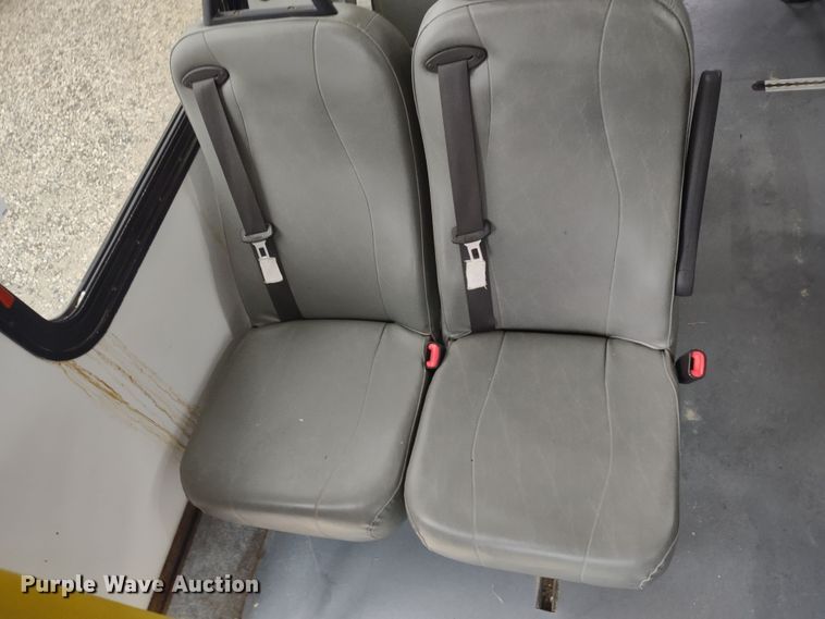 image for item DR8282 2015 Ford E450 Super Duty El Dorado  shuttle bus