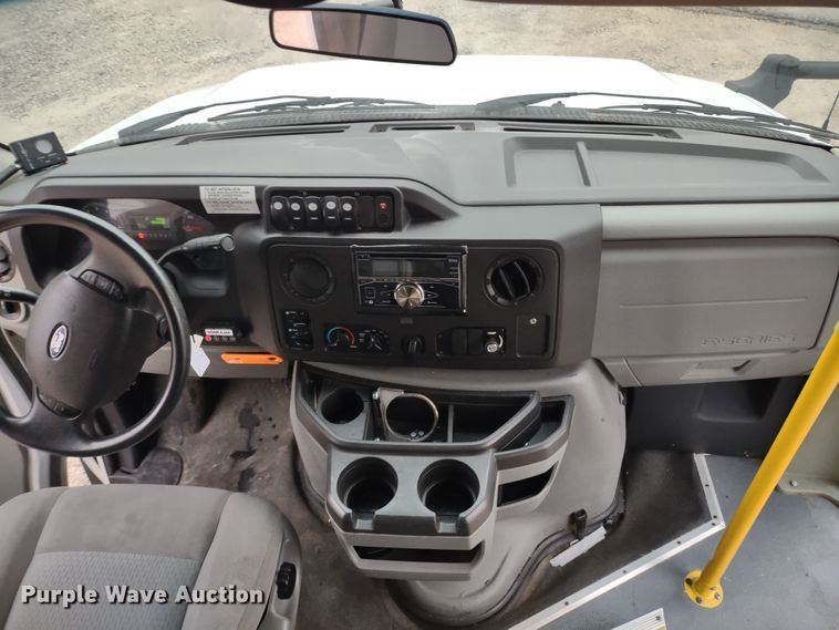 image for item DR8282 2015 Ford E450 Super Duty El Dorado  shuttle bus