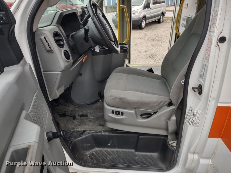 image for item DR8282 2015 Ford E450 Super Duty El Dorado  shuttle bus