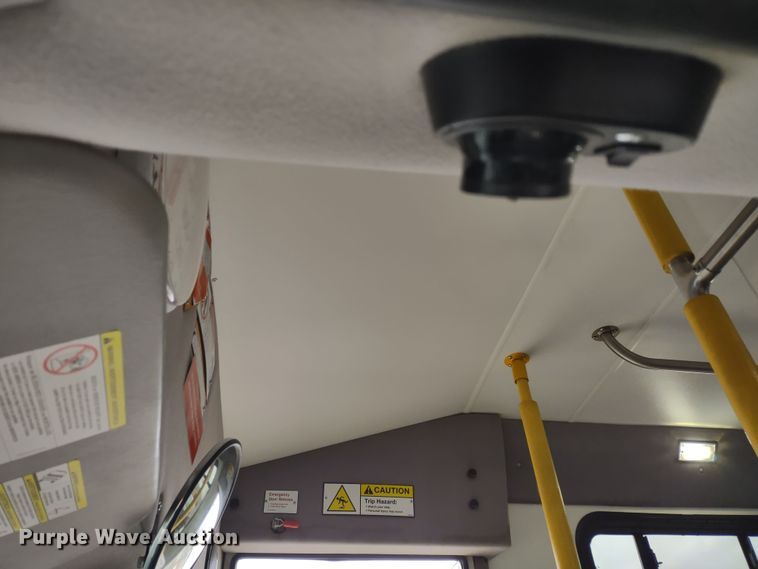 image for item DR8282 2015 Ford E450 Super Duty El Dorado  shuttle bus