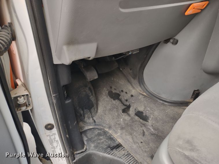 image for item DR8282 2015 Ford E450 Super Duty El Dorado  shuttle bus