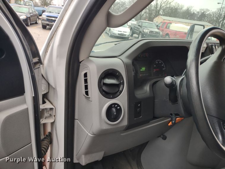 image for item DR8282 2015 Ford E450 Super Duty El Dorado  shuttle bus