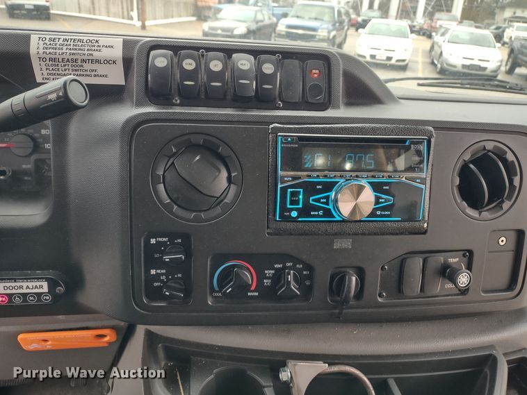 image for item DR8282 2015 Ford E450 Super Duty El Dorado  shuttle bus