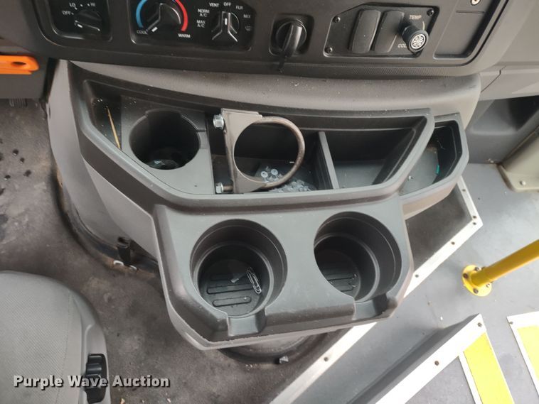 image for item DR8282 2015 Ford E450 Super Duty El Dorado  shuttle bus