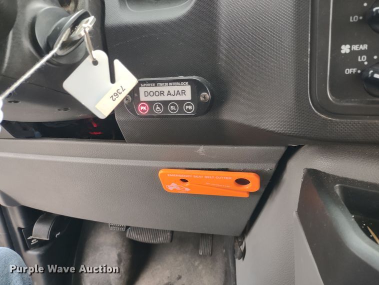 image for item DR8282 2015 Ford E450 Super Duty El Dorado  shuttle bus