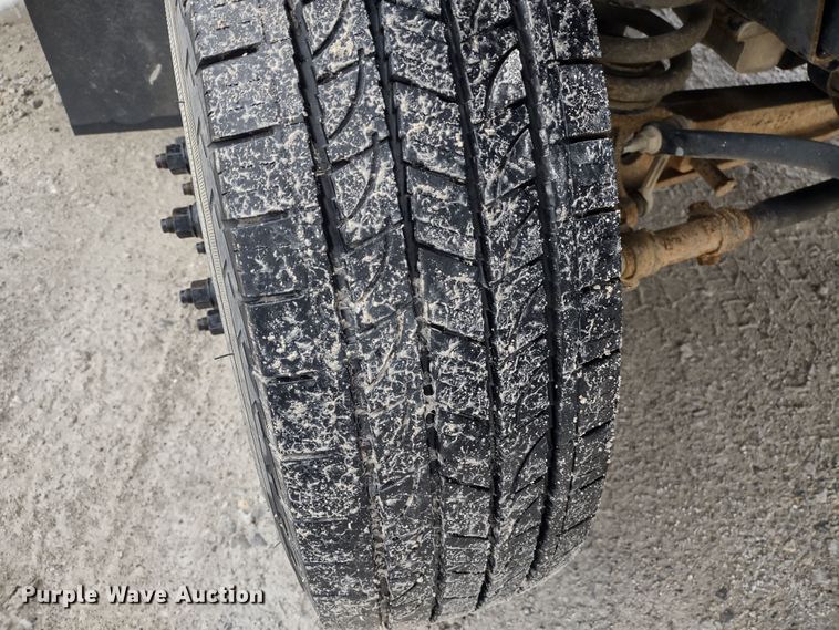 image for item DR8282 2015 Ford E450 Super Duty El Dorado  shuttle bus