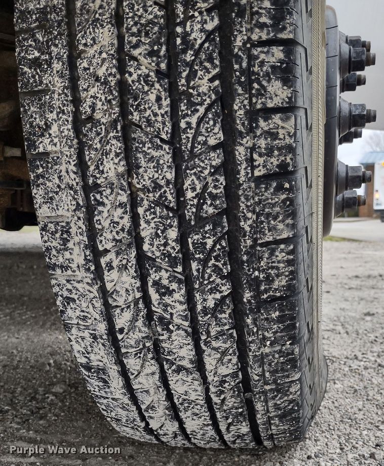 image for item DR8282 2015 Ford E450 Super Duty El Dorado  shuttle bus